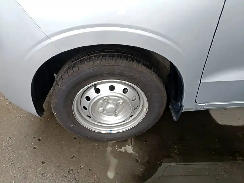 Wuling Hongguang V — миниатюра 23