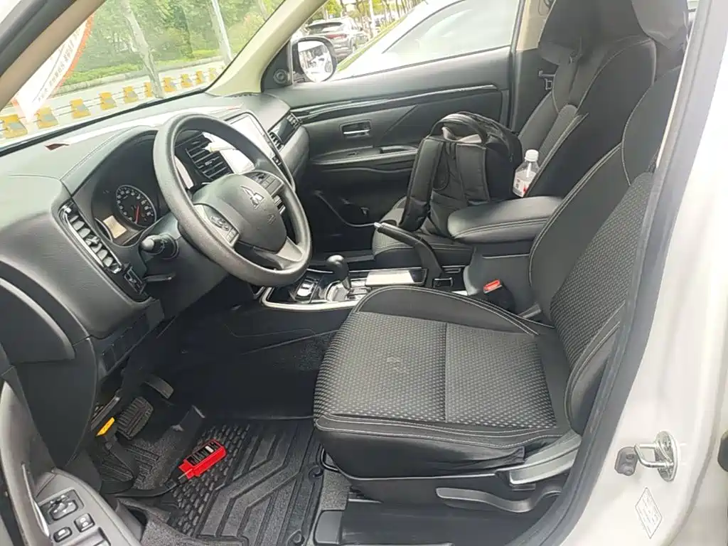 Mitsubishi Outlander — миниатюра 15
