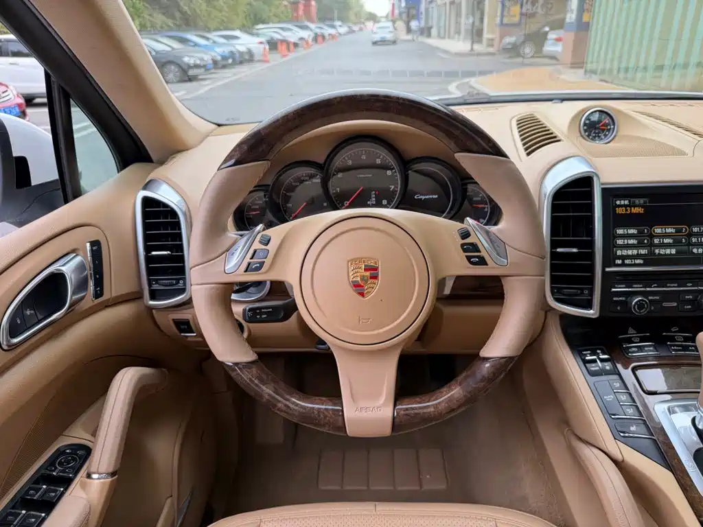 Porsche Cayenne — миниатюра 5
