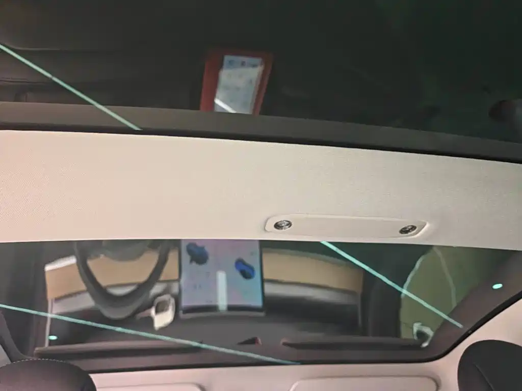 Tesla Model 3 — миниатюра 18