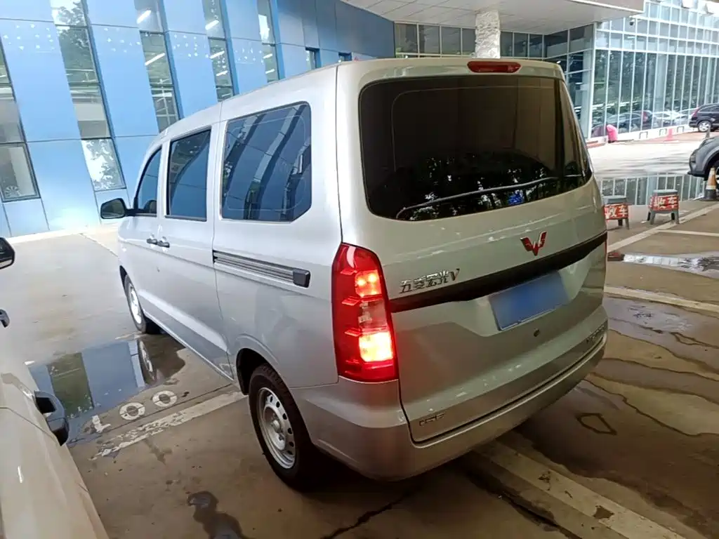 Wuling Hongguang V — миниатюра 5