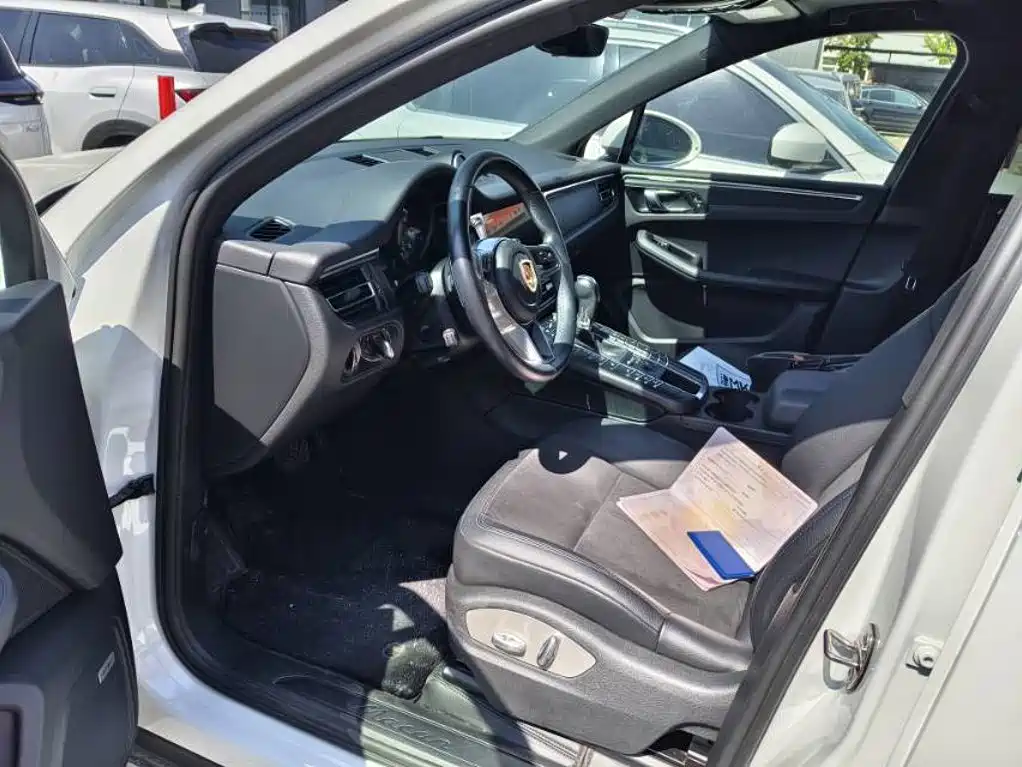 Porsche Macan — миниатюра 3