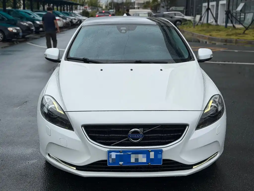 Volvo V40 — миниатюра 2
