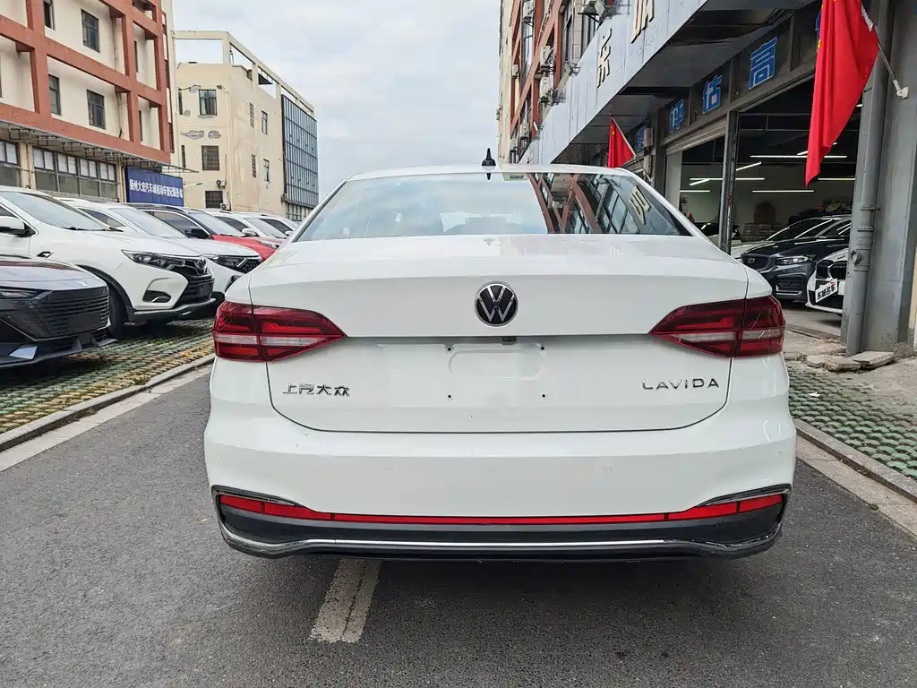 Volkswagen Lavida — миниатюра 4