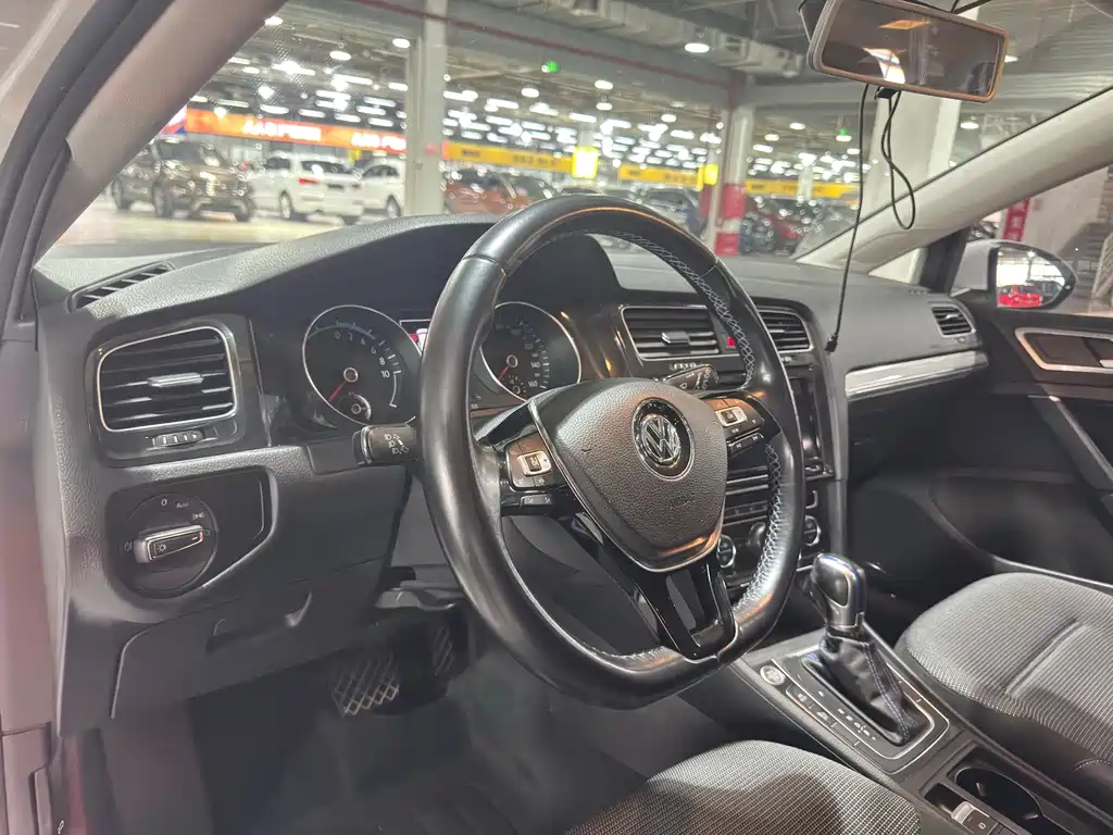 Volkswagen Golf EV — миниатюра 12