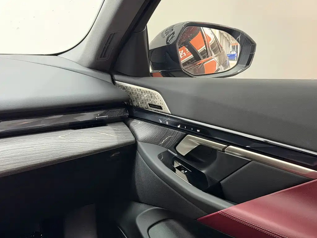 BMW 5 Series — миниатюра 12