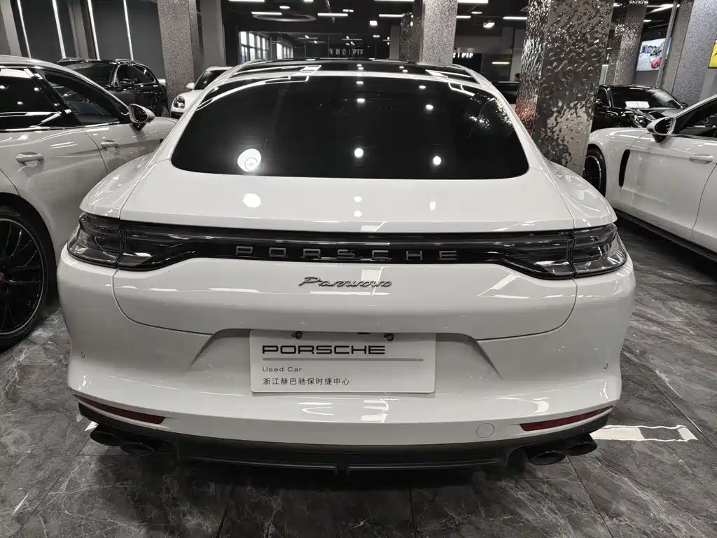 PORSCHE PANAMERA