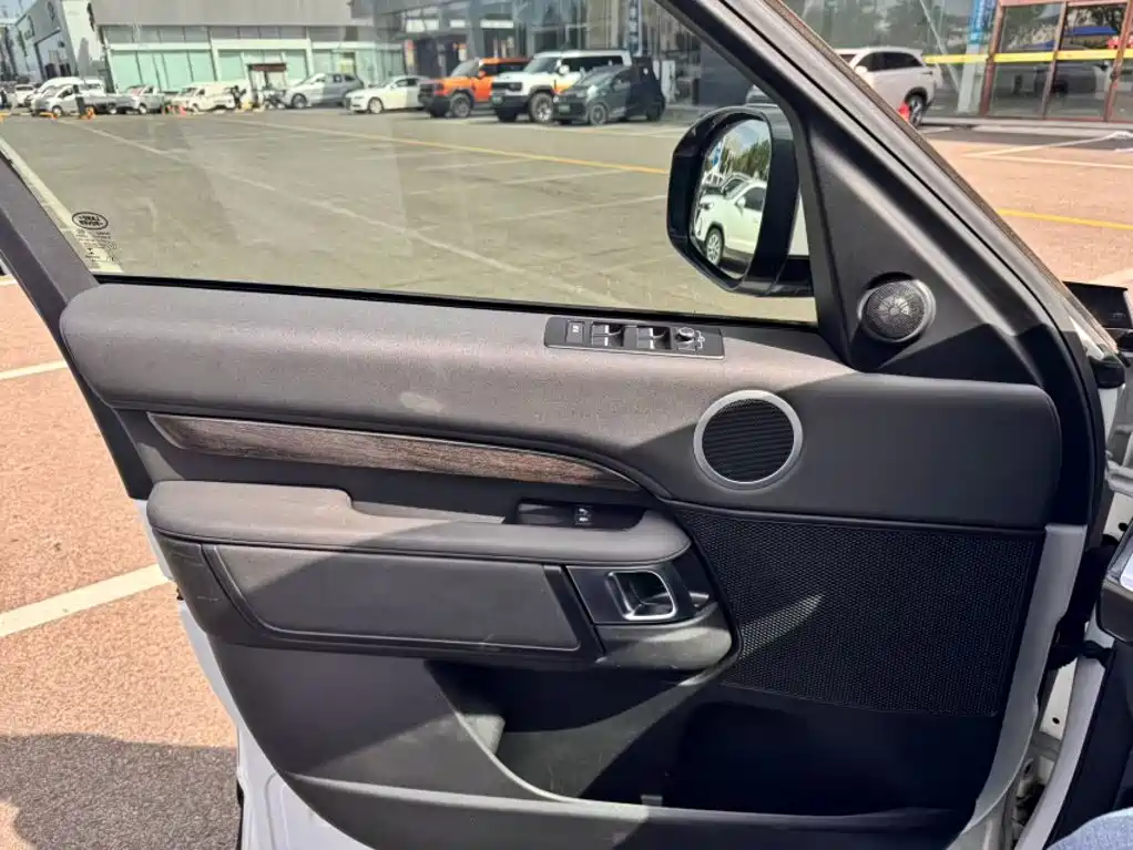 Land Rover Discovery — миниатюра 6