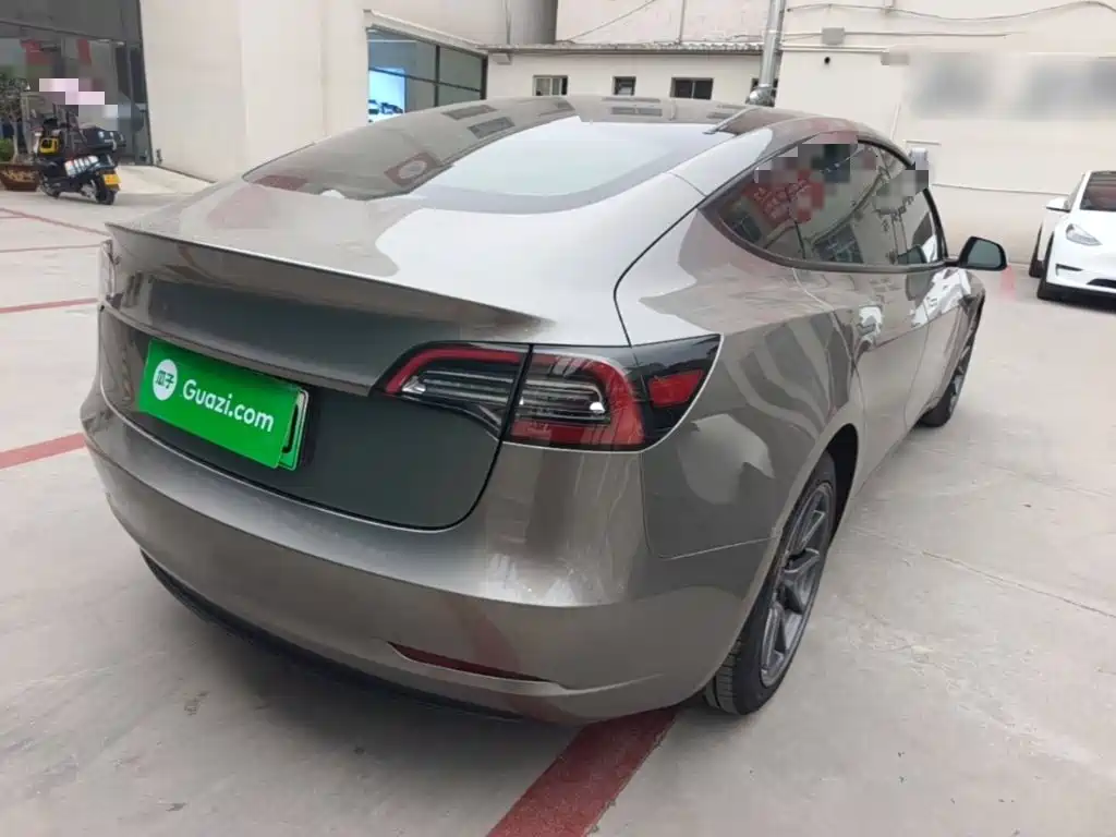 Tesla Model 3 — миниатюра 7