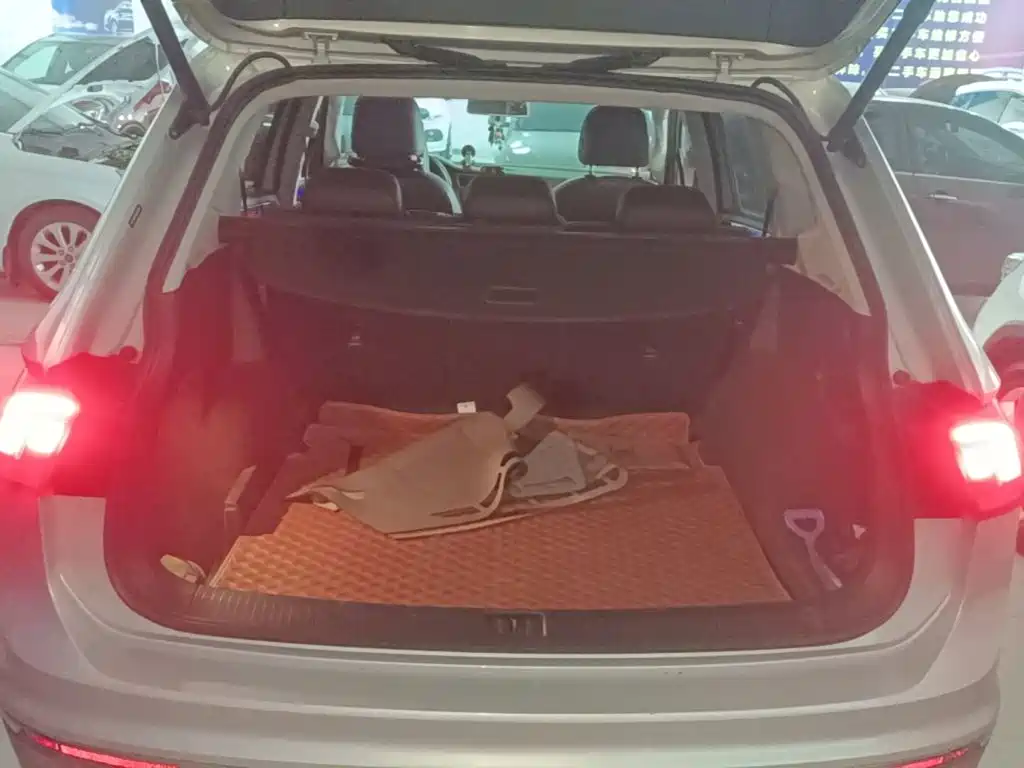 Volkswagen Tiguan L — миниатюра 19