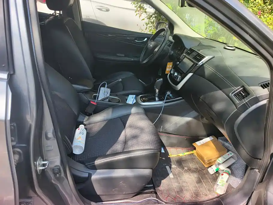 Nissan Tiida — миниатюра 8