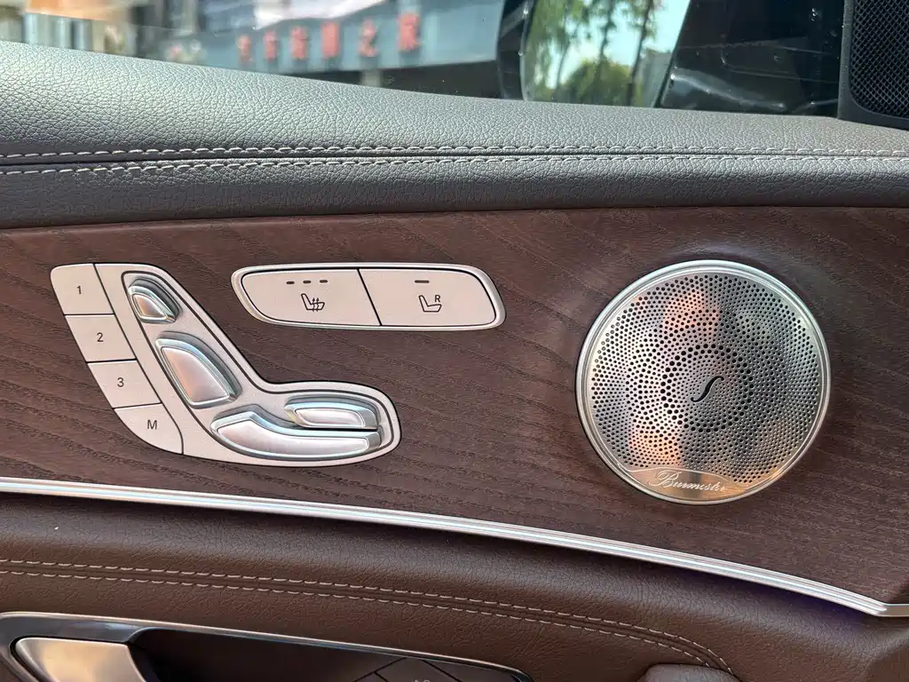 Mercedes-Benz E-Class — миниатюра 8