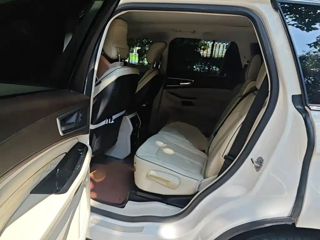 Ford Edge — миниатюра 15