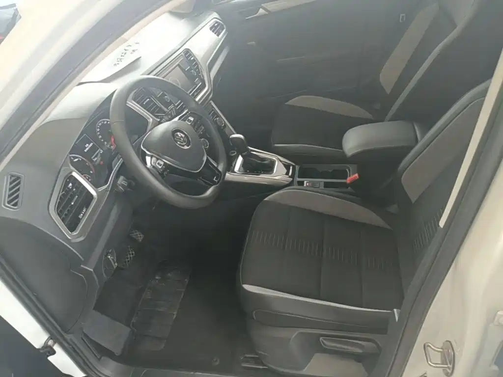 Volkswagen T-Roc — миниатюра 15