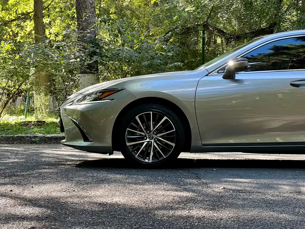 Lexus ES — миниатюра 14