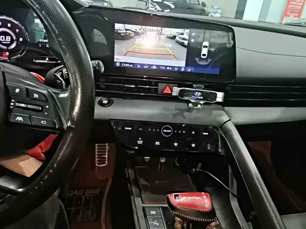 Hyundai Elantra — миниатюра 13