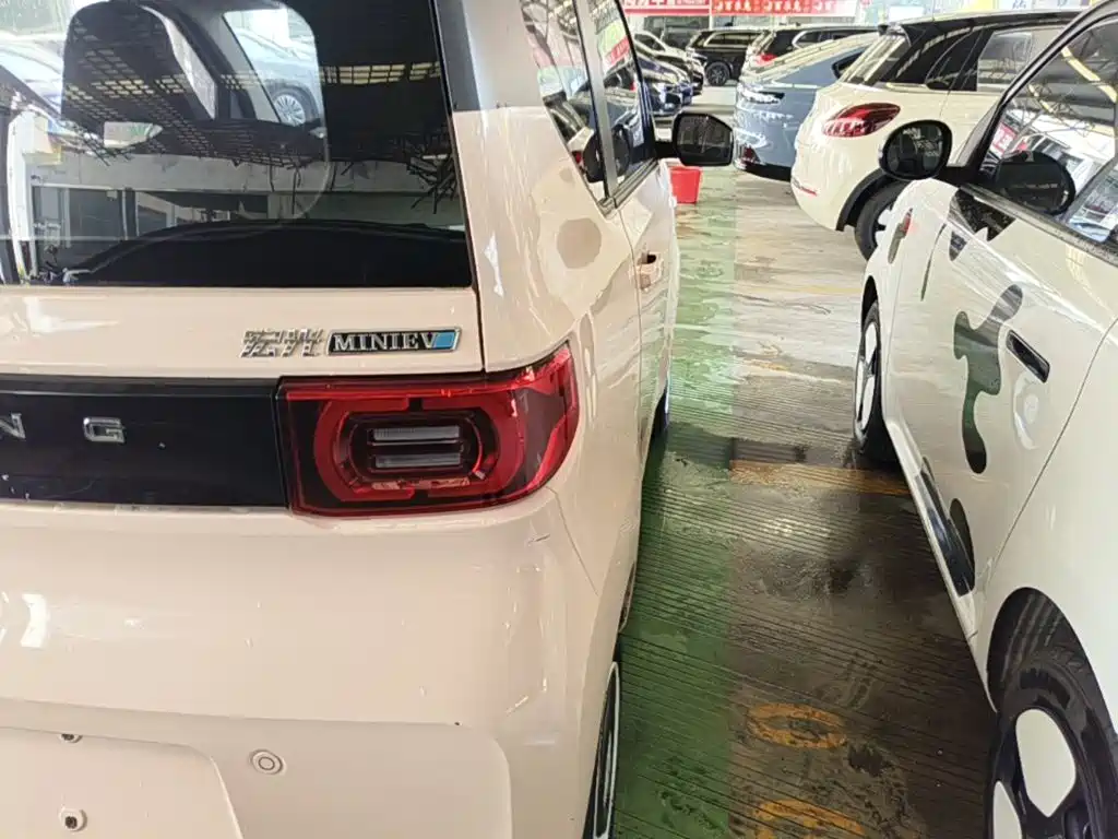 Wuling MINIEV — миниатюра 8
