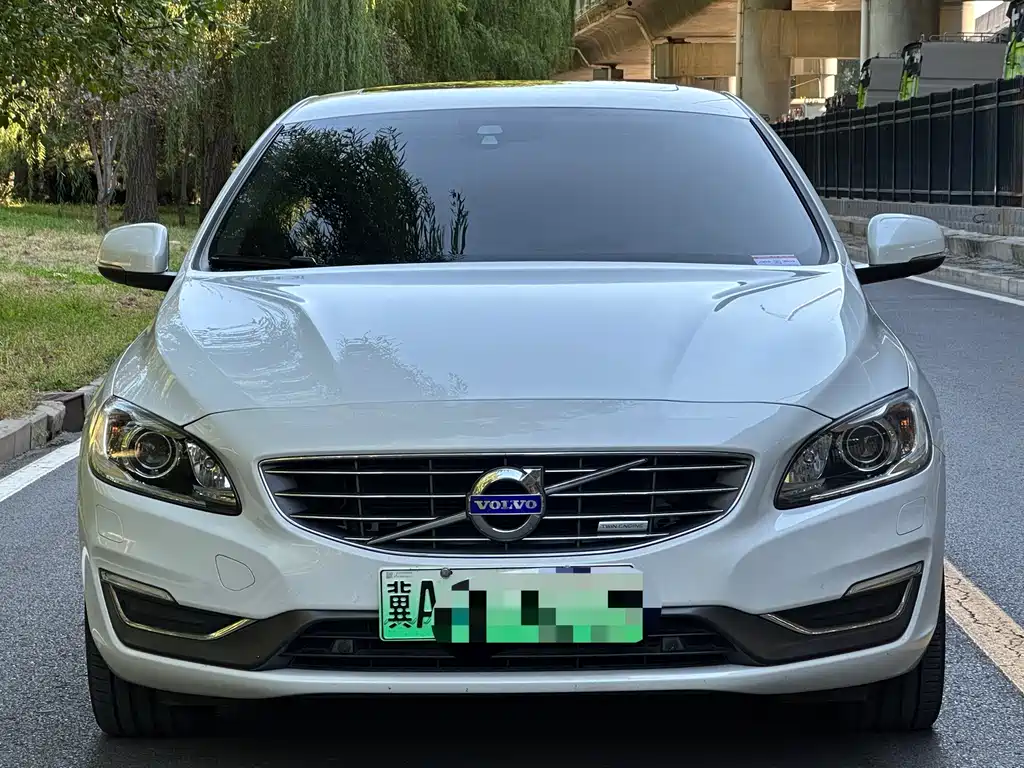 Volvo S60 PHEV — миниатюра 2