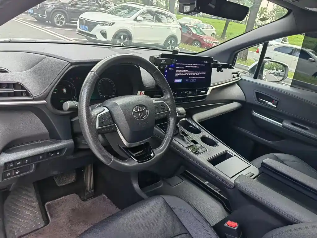 Toyota Sienna — миниатюра 4