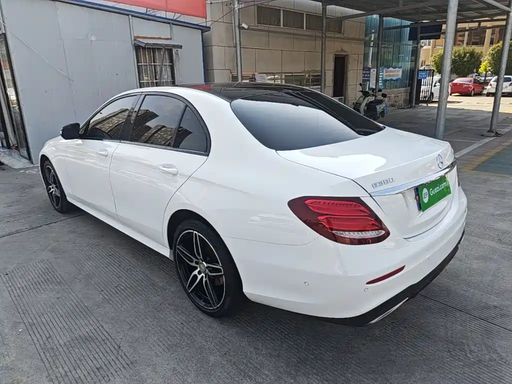 Mercedes-Benz E-Class — миниатюра 5