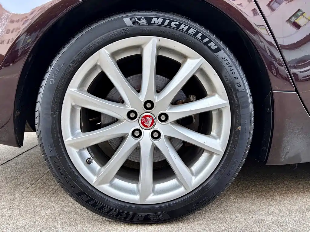 Jaguar XJ — миниатюра 13