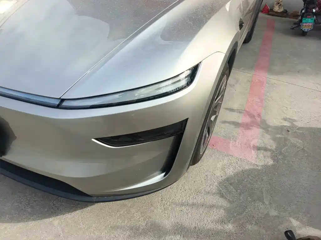 Tesla Model Y L — миниатюра 24