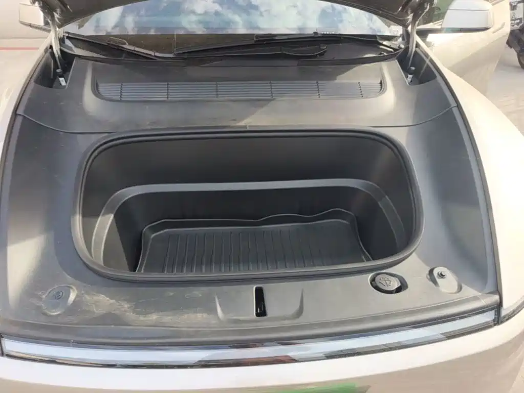 Tesla Model Y L — миниатюра 20