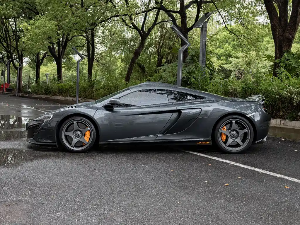 MCLAREN 650S