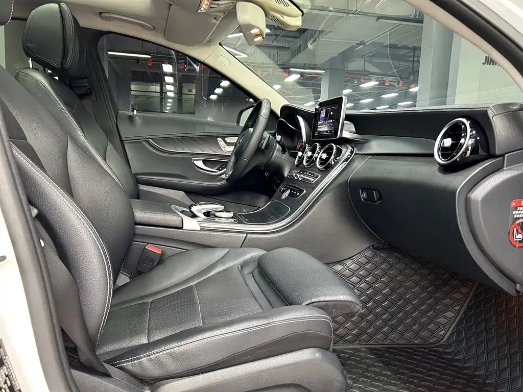 Mercedes-Benz C-Class — миниатюра 3