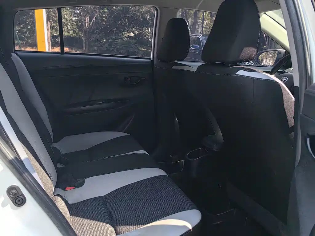 Toyota Yaris L — миниатюра 7