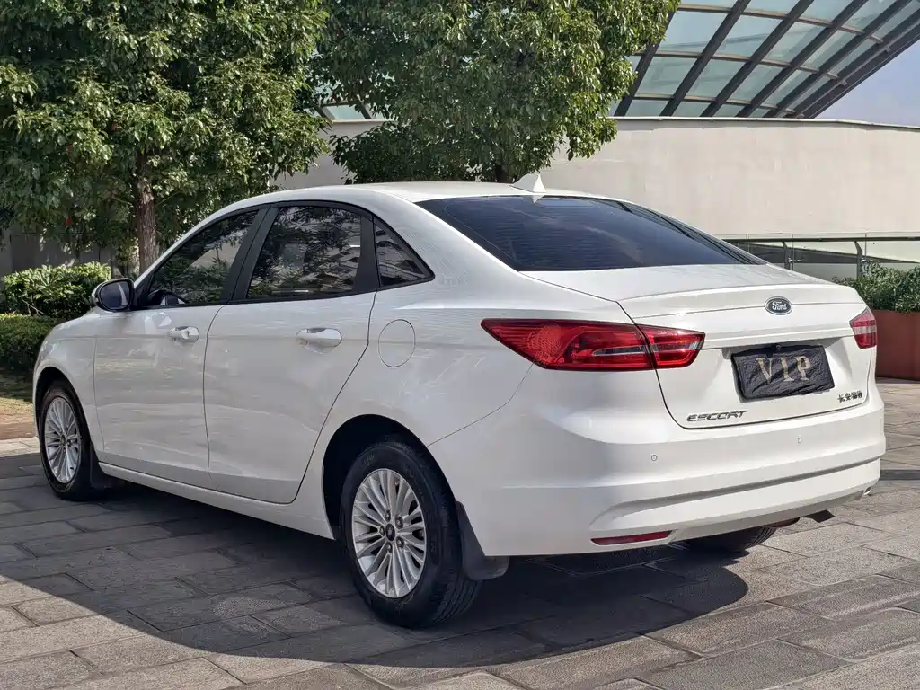 Ford Escort — миниатюра 18