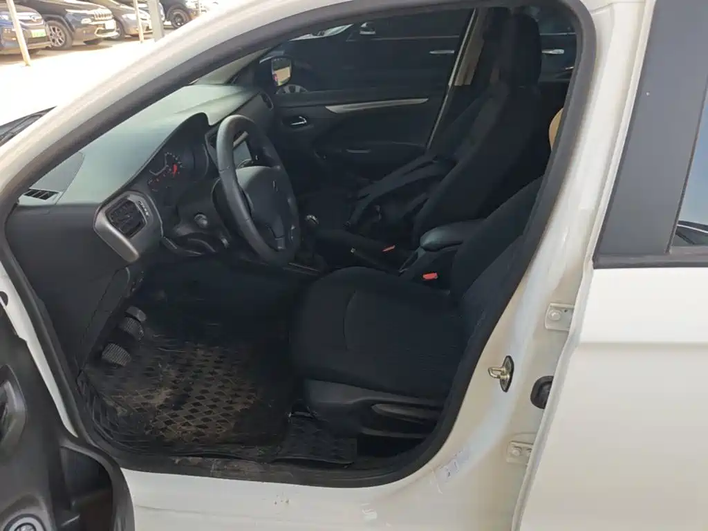Citroen Elysee — миниатюра 15