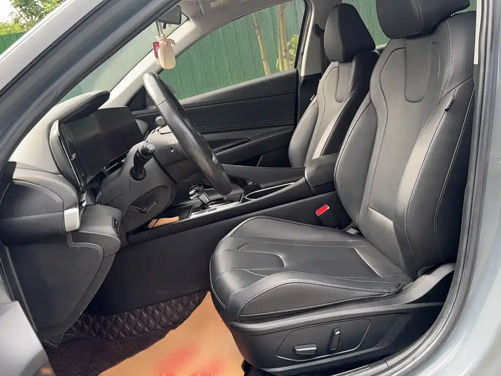 Hyundai Elantra — миниатюра 12