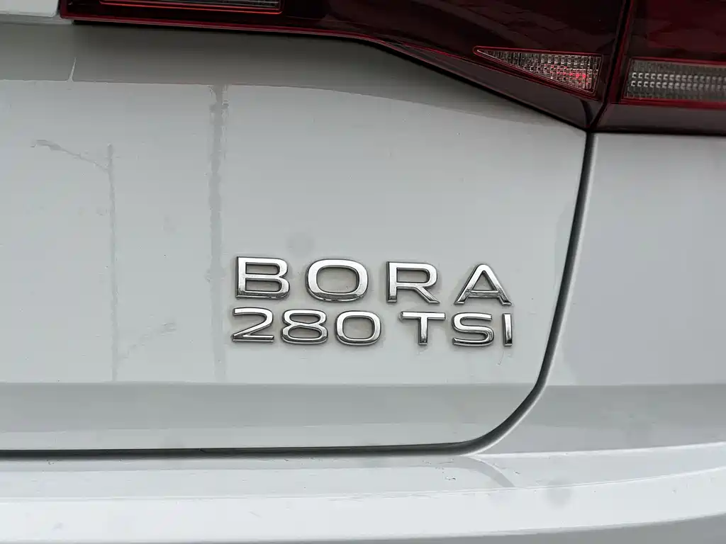 VOLKSWAGEN BORA