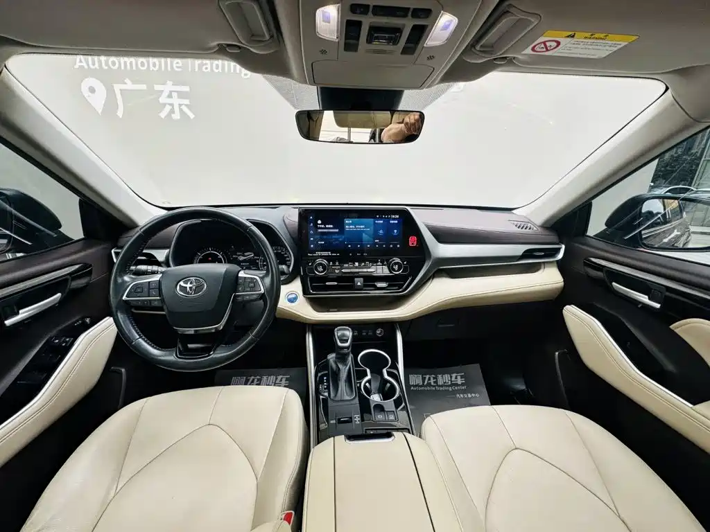 Toyota Highlander 2022 2.5L Luxury 7 мест