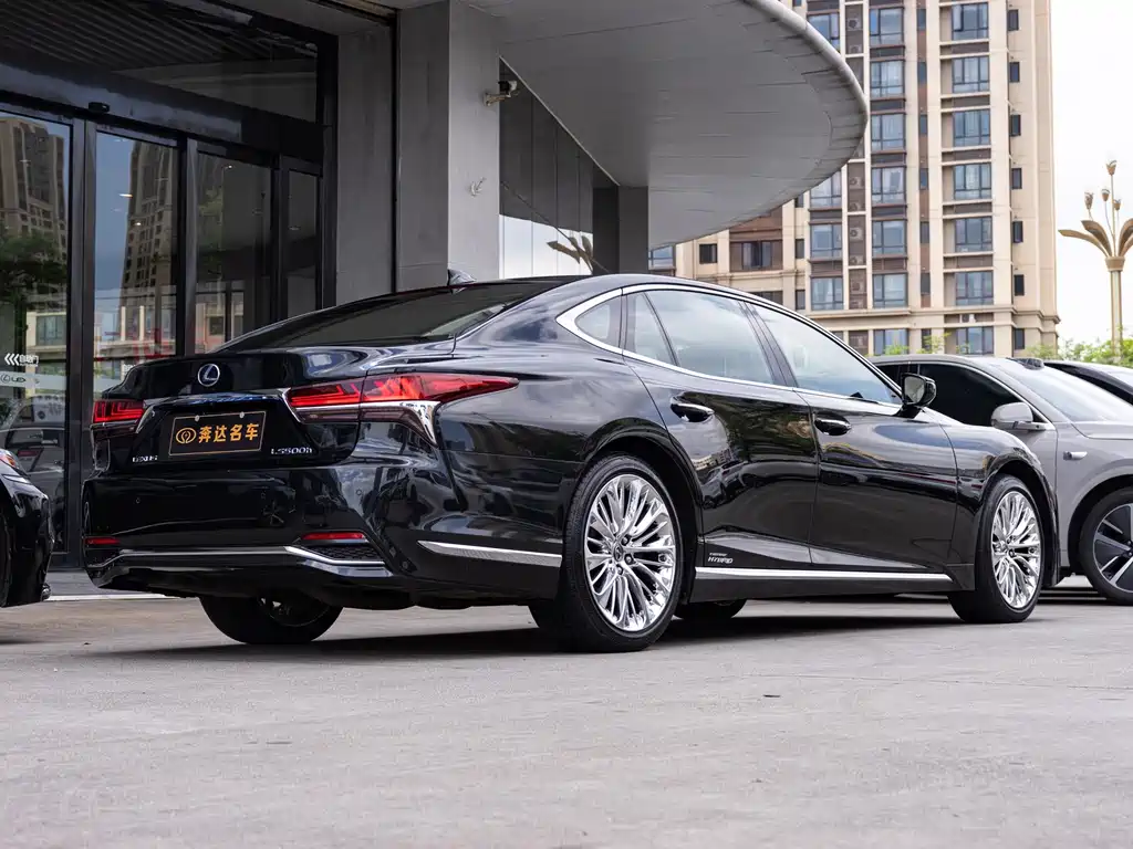 Lexus LS — миниатюра 3