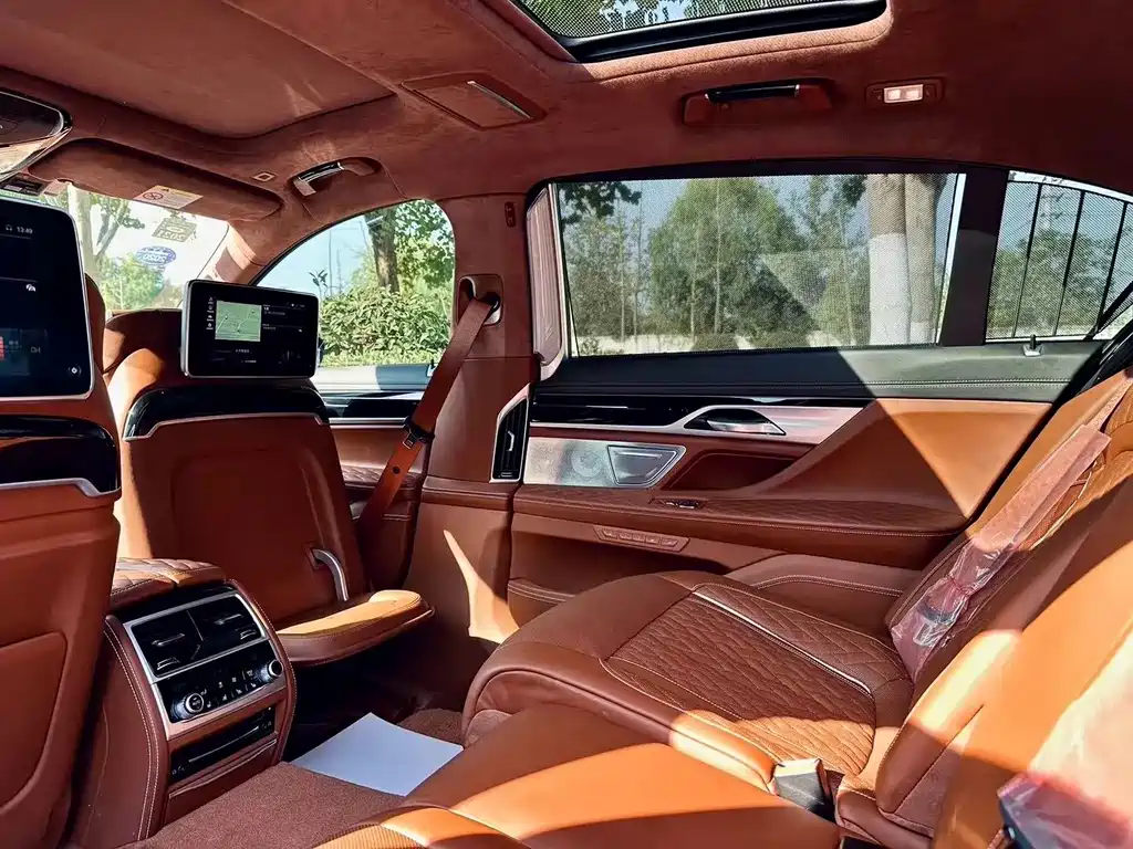 BMW 7 Series — миниатюра 7