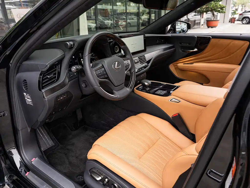 Lexus LS — миниатюра 9