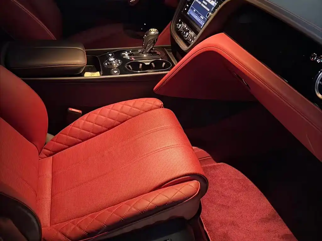 Bentley Bentayga — миниатюра 5