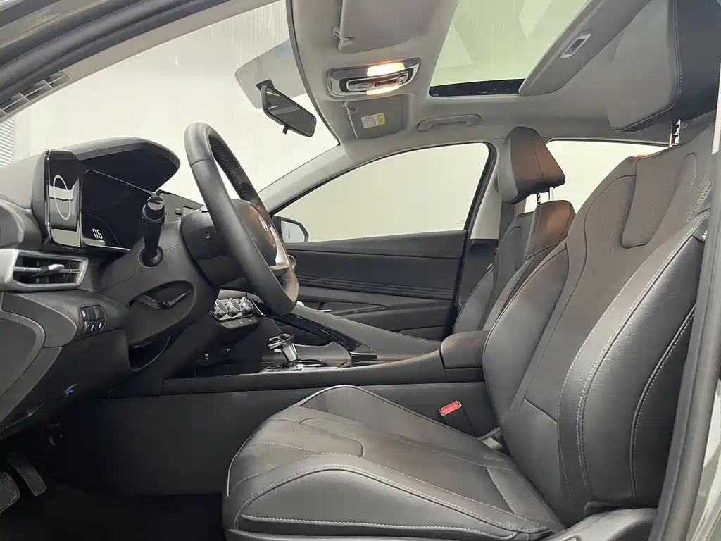 Hyundai Elantra — миниатюра 8