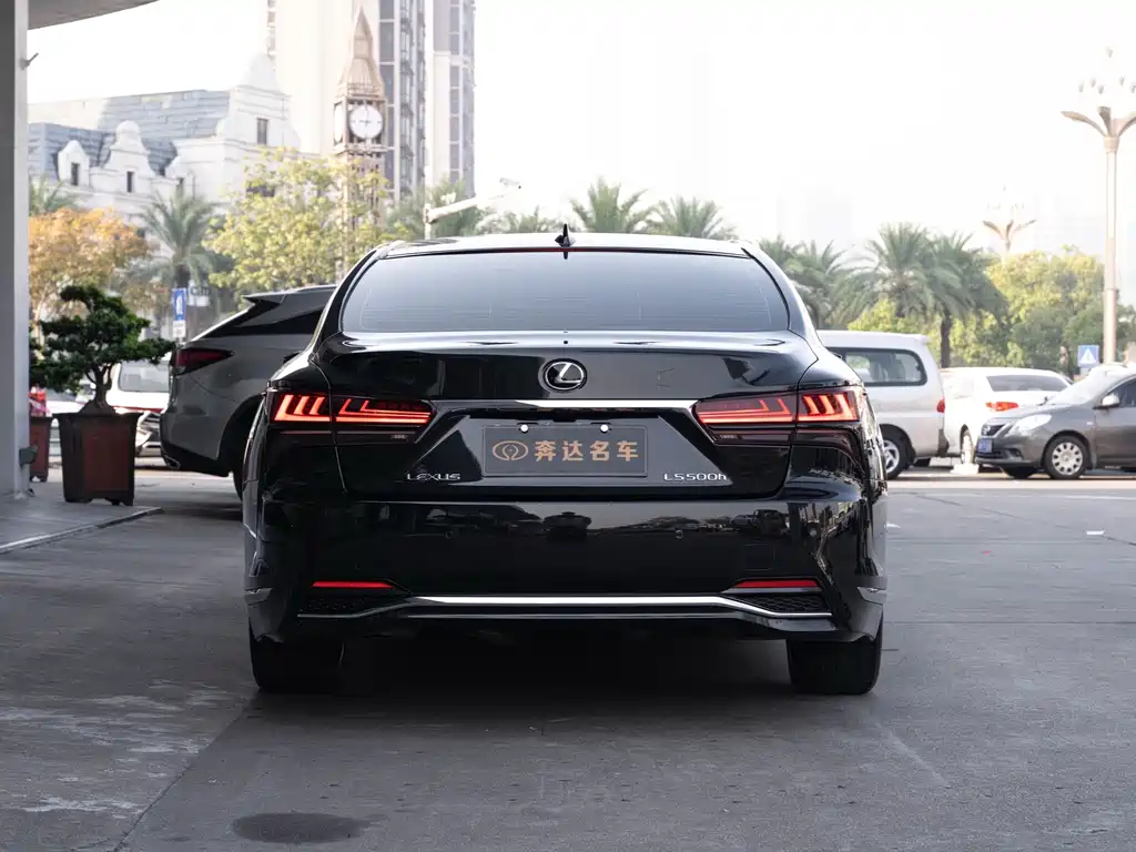 Lexus LS — миниатюра 5