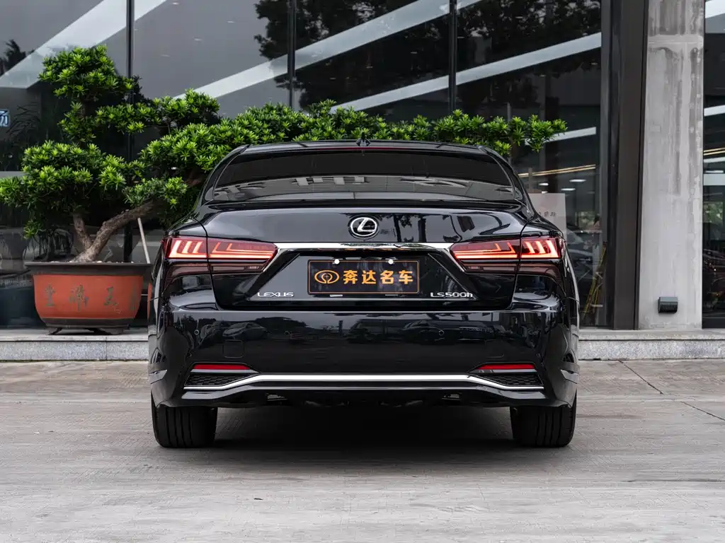 Lexus LS — миниатюра 5
