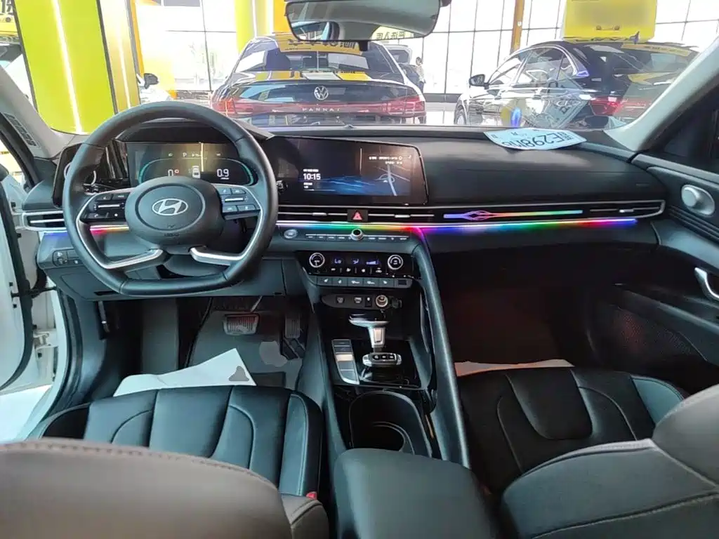 Hyundai Elantra — миниатюра 10