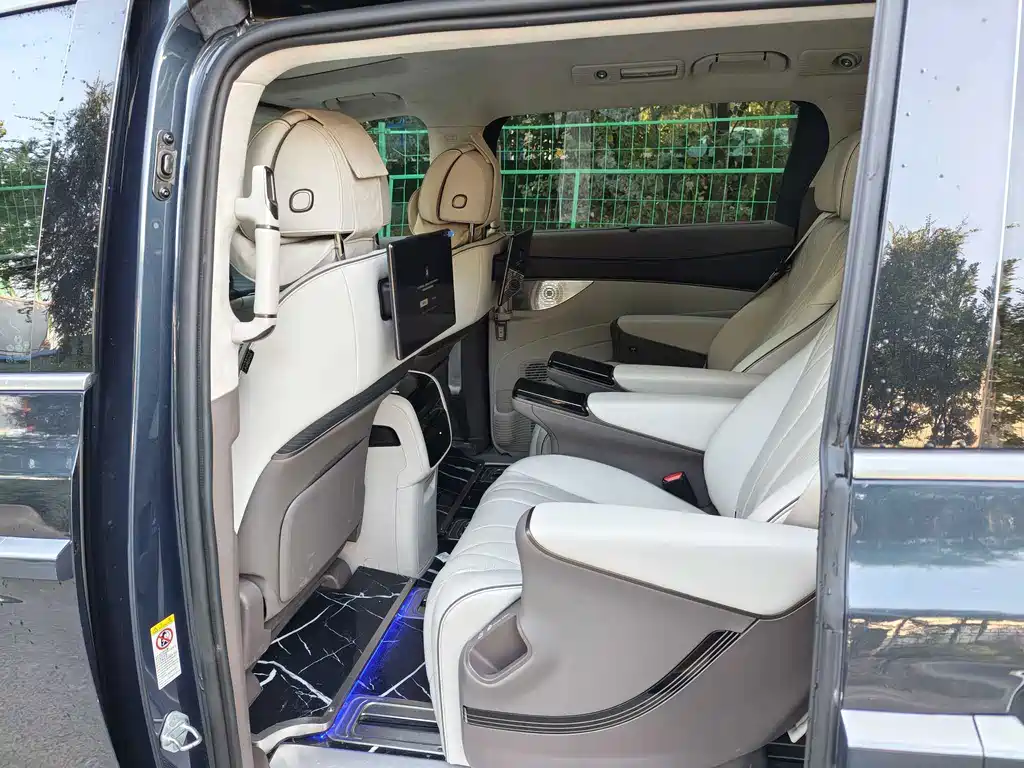 Denza D9 2022 DM-i 970 Flagship