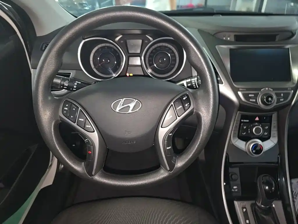 Hyundai Elantra Langdong — миниатюра 11