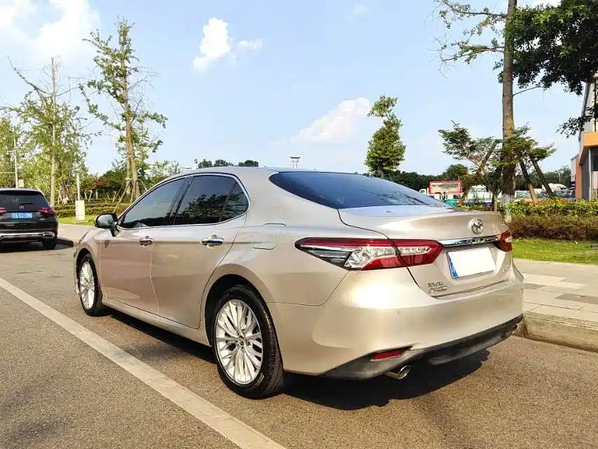 Toyota Camry — миниатюра 6