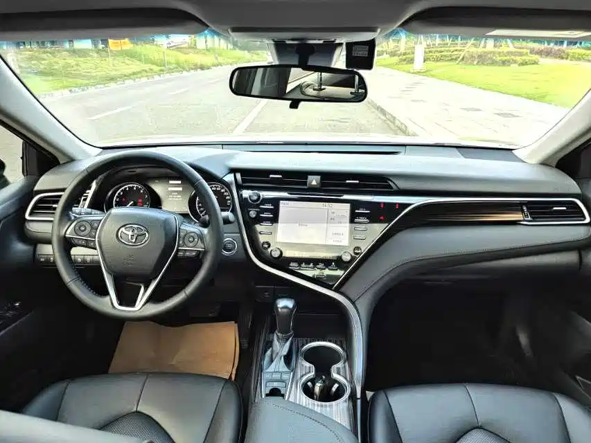 Toyota Camry — миниатюра 8