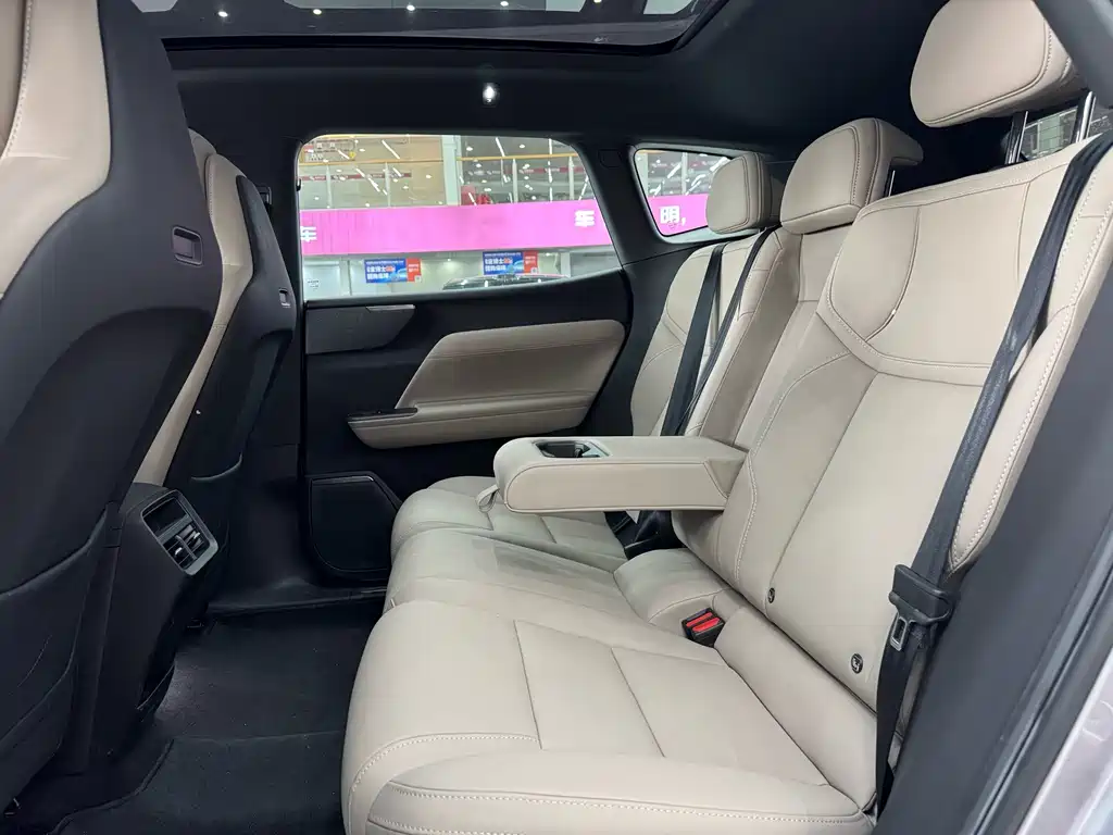 Volvo XC70 PHEV — миниатюра 14