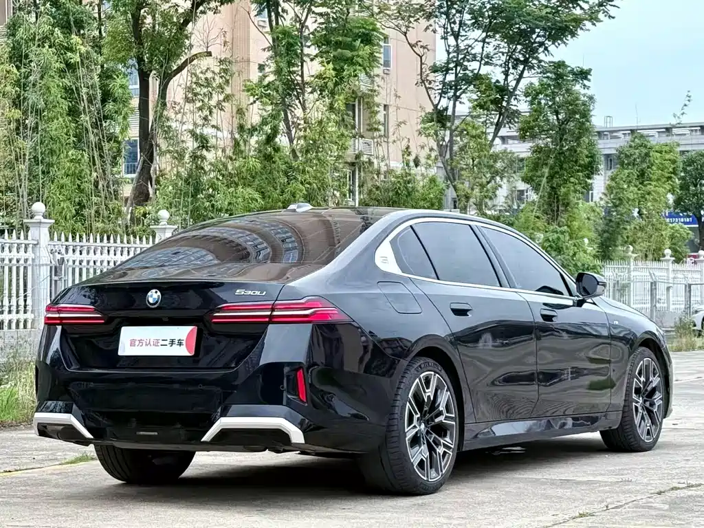 BMW 5 Series — миниатюра 9