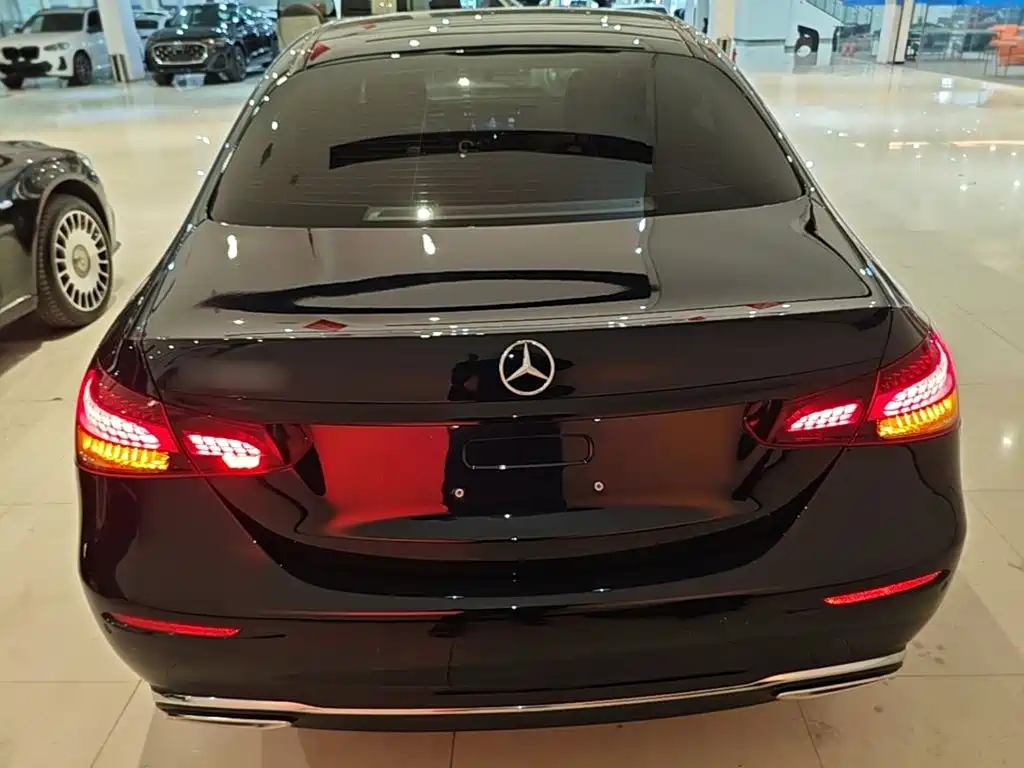 Mercedes-Benz E-Class — миниатюра 6